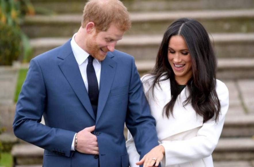 'Todo era perfecto', dijo el príncipe Harry en una entrevista en la BBC a finales de noviembre de 2017, poco después del anuncio de su futura boda.<br/><br/>Durante los primeros cinco o seis meses, mantuvieron su romance en secreto. Enfrentado los rumores, el príncipe formalizó su relación en noviembre de 2016. Le pidió a Meghan que se casara con él un año después en su cabaña en Londres. MIRA: <a href='https://www.laprensa.hn/fotogalerias/farandula/1180954-411/secretos-meghan-markle-conquistar-hombre-correcto-principe-harry' style='color:red;text-decoration:underline' target='_blank'>Los secretos de Meghan Markle para conquistar al hombre correcto </a><br/>