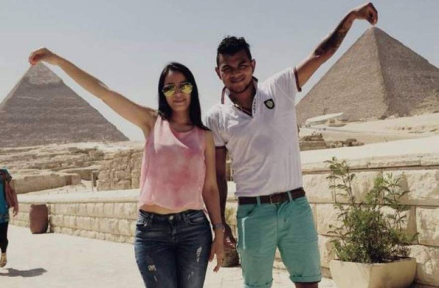El volante hondureño Mario Martínez tiene como esposa a la guapa chica Érika Cabrera
