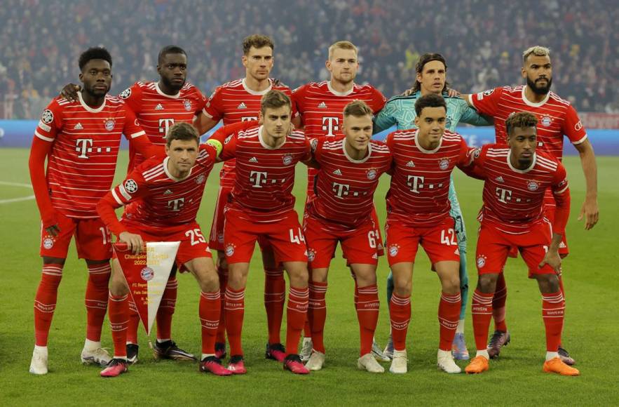 El 11 titular del Bayern Múnich posando antes del partido contra el PSG.