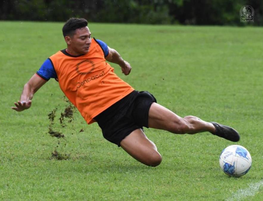 Carlos Sánchez: Es una de las nuevas incorporaciones para la presente temporada y estará como lateral por la banda izquierda.