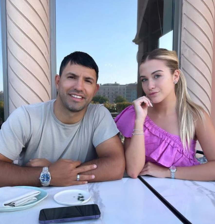 “No sé quién es Juariu (la comunicadora), pero es mentira. Estamos bien. Solo inventan o quieren joder. No estamos separados”, comentó el “Kun”.