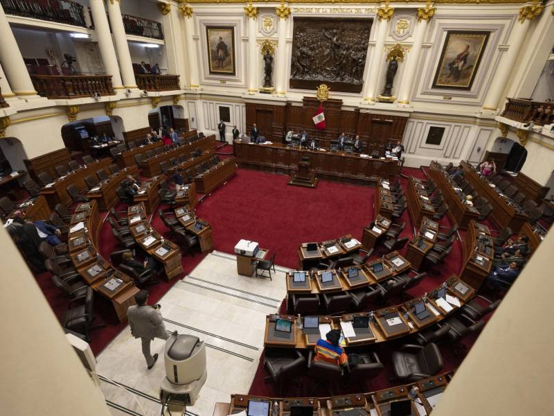 El Congreso peruano rechaza el adelanto de elecciones pese al clamor popular en las protestas.