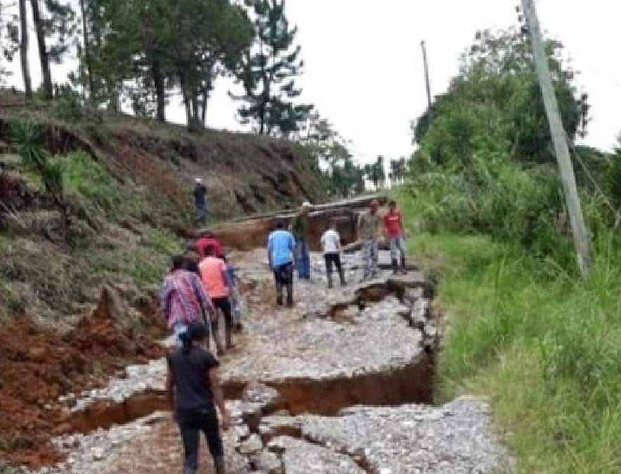 De momento no se registran víctimas, las familias afectadas lograron evacuar a tiempo sus hogares.