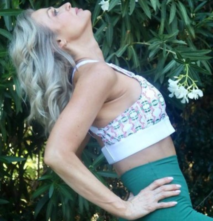 Jacobs comparte con sus seguidores consejos de belleza y de cuidado personal en sus plataformas en redes sociales.