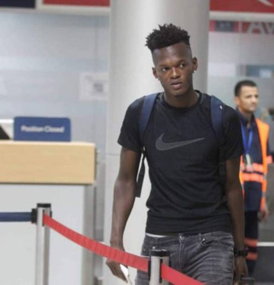 Félix Crisanto: El lateral se ha convertido en nuevo legionario hondureño, ya está en México en donde se ha unido al club Lobos BUAP de la Liga MX.