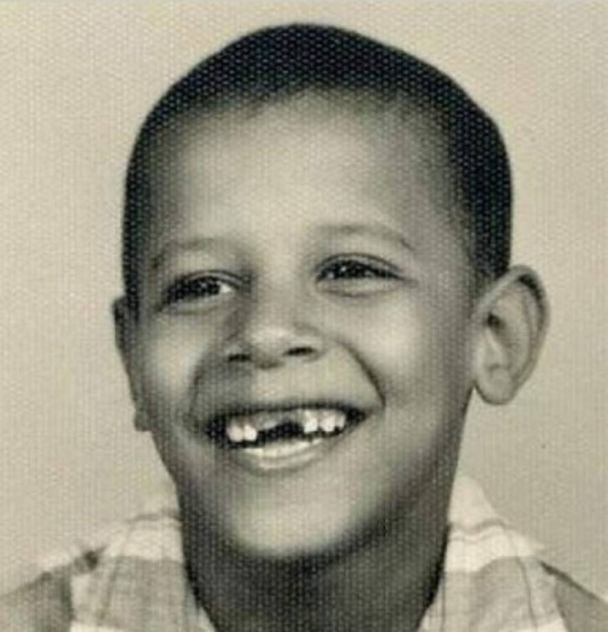 Los abuelos maternos de Barack se volcaron con su nieto. Con la figura de un padre ausente, tuvo una complicada juventud, en la que no comprendía los prejuicios de la sociedad hacia los negros.