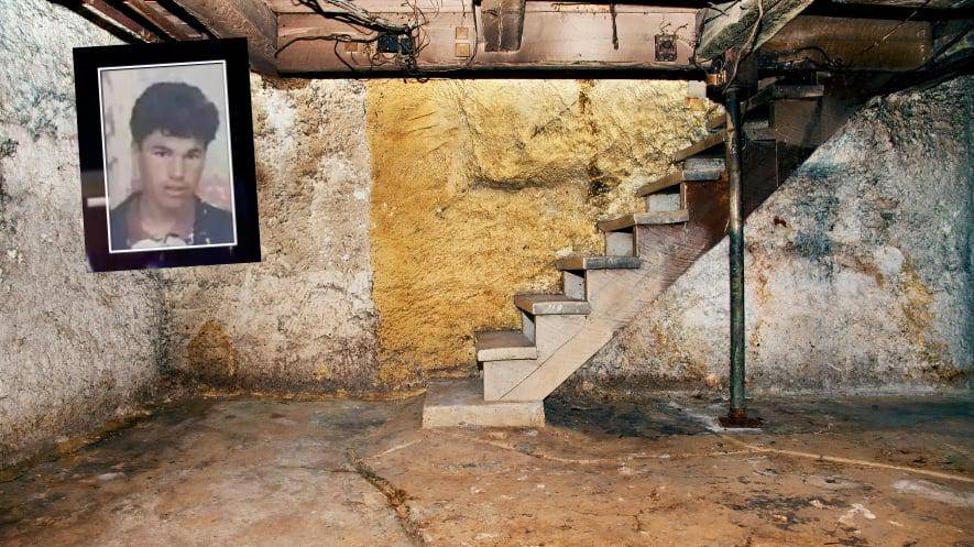 Según él, había momentos en los que podía ver a su familia desde su prisión subterránea, pero estaba imposibilitado de pedir ayuda debido a un supuesto hechizo lanzado por su captor para mantenerlo en silencio.