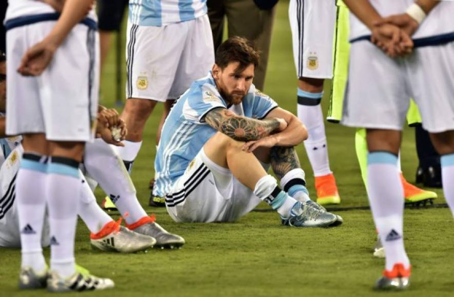 Messi lució triste y distante de la realidad cuando se ejecutaban los penales restantes.