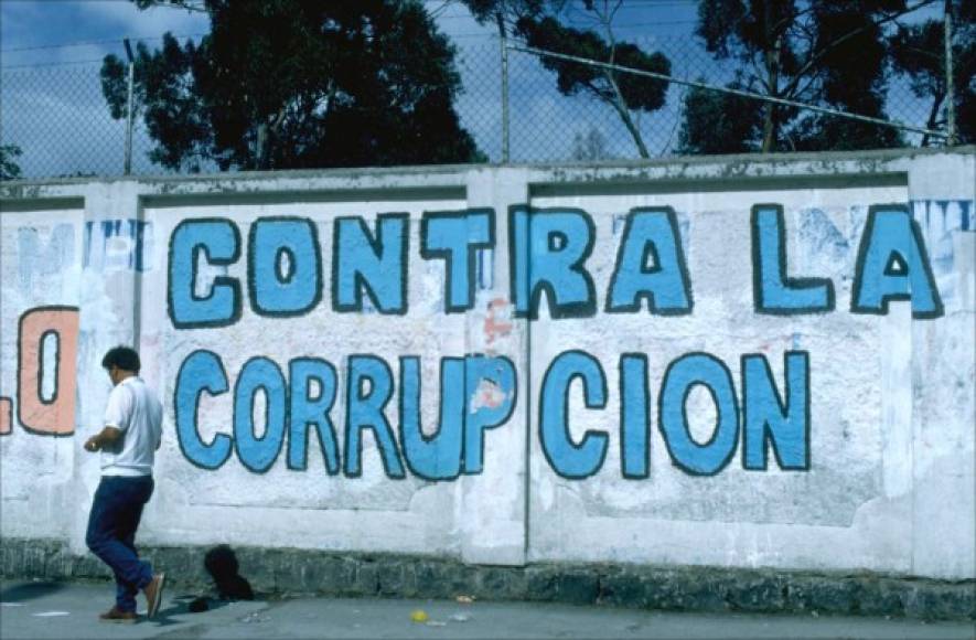 Panamá es el quinto país de América Latina con mayor percepción de corrupción, según TI. El 79 % de los panameños piensa que el Gobierno no está actuando como debe en la lucha contra la corrupción, y el 69 % desconfía del órgano Legislativo, 63 % del Ejecutivo y 49 % del Judicial.