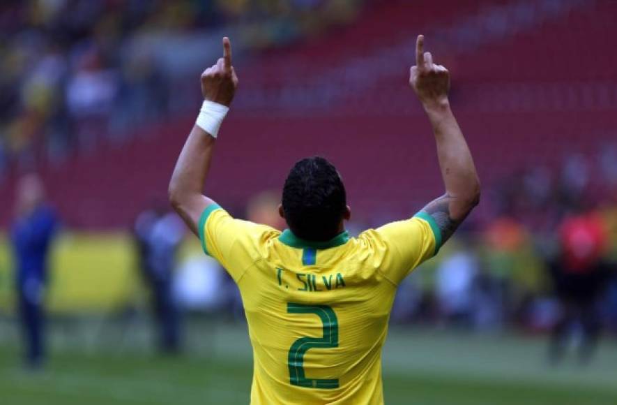 Así celebró Thiago Silva su gol.