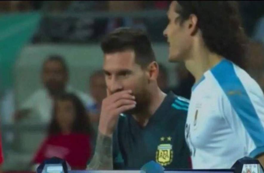 Cavani lo invitó pelear, y la cámara enfocó a Lionel Messi respondiéndole 'cuando quieras'.
