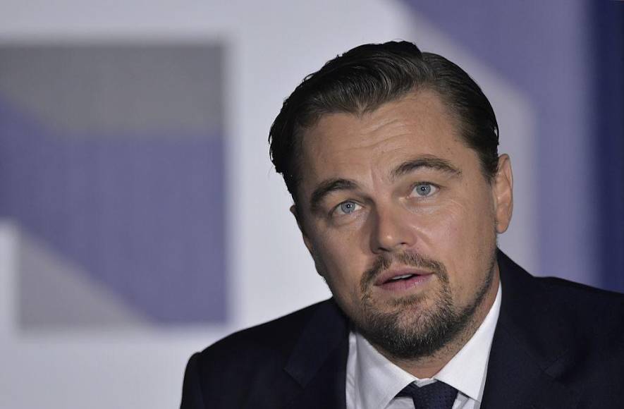 Influencer pide a Leonardo DiCaprio interferir en construcción de cárcel en Islas del Cisne