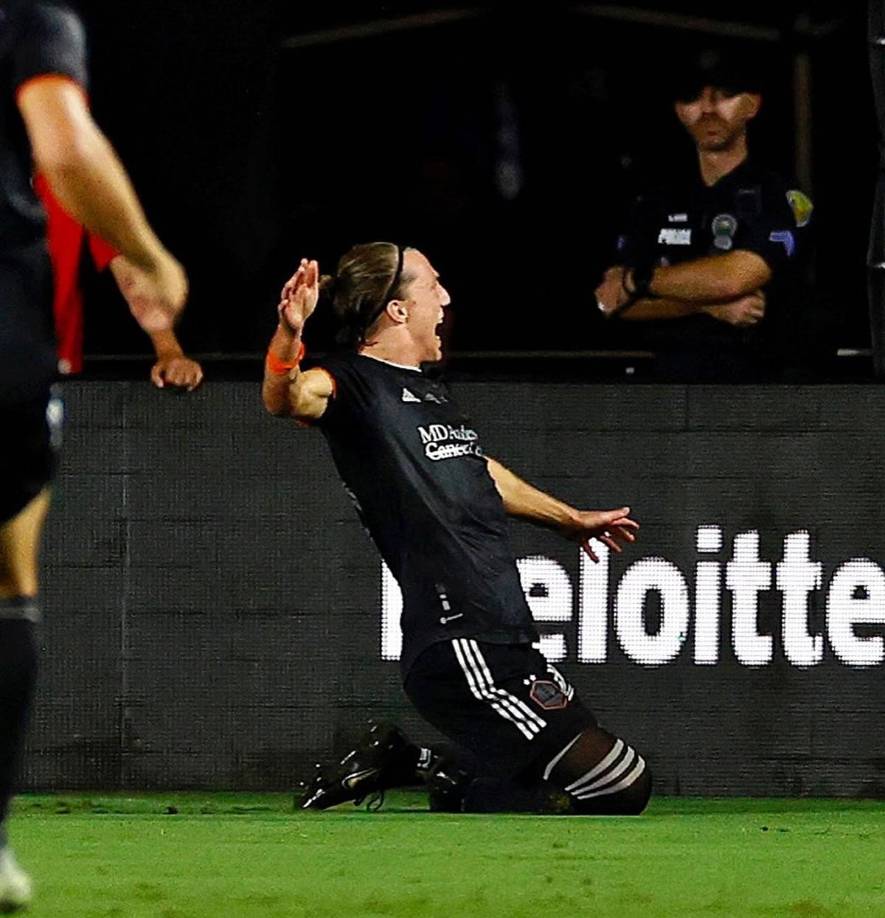 La celebración de Griffin Dorsey después de su golazo que puso a ganar al Houston Dynamo.