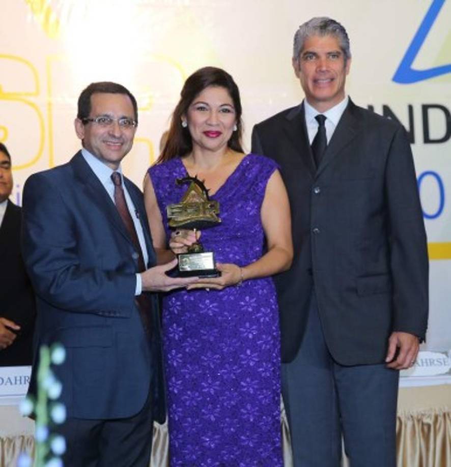 Juan José Cruz, Karla Ávila y Augusto Chicas.