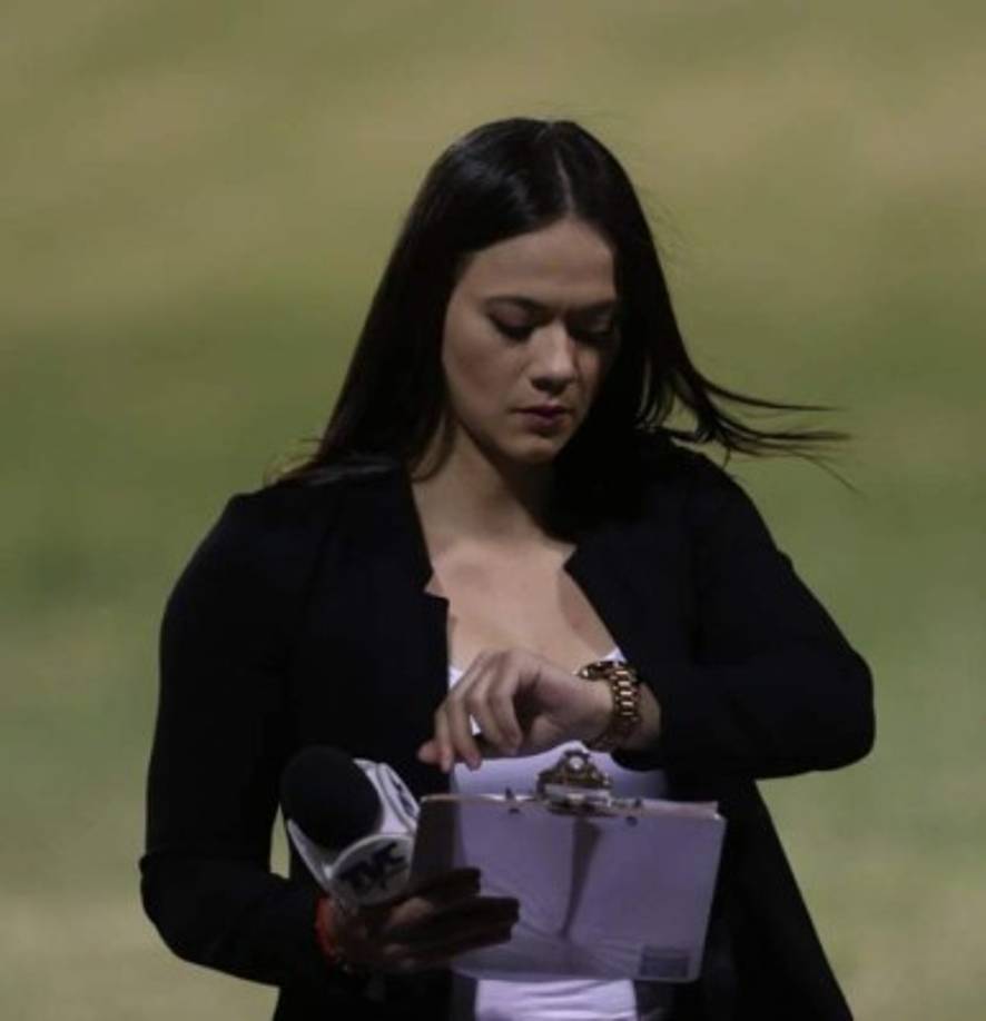 Isabel Zambrano adornó con su belleza la ida de semifinales entre Motagua vs Marathón.