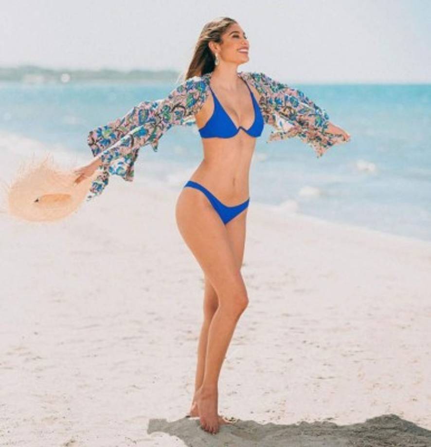 April Tobie – La ex reina de belleza hondureña sigue cerca del paraíso de Islas de la Bahía, pero sin poder gozar de él. Recientemente compartió unas fotos tomadas en las playas de la isla hondureña que acompañó con el texto “La vida no es la fiesta que habíamos imaginado, pero ya que estamos aquí...BAILEMOS! “ agregando la etiqueta “Rip Semana Santa”.