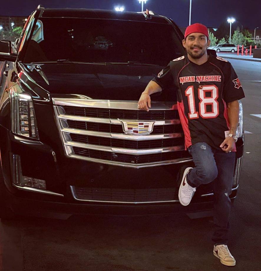 Teófimo es fan de los vehículos. También cuenta con una Cadillac de unos 80 mil dólares (dos millones de lempiras).