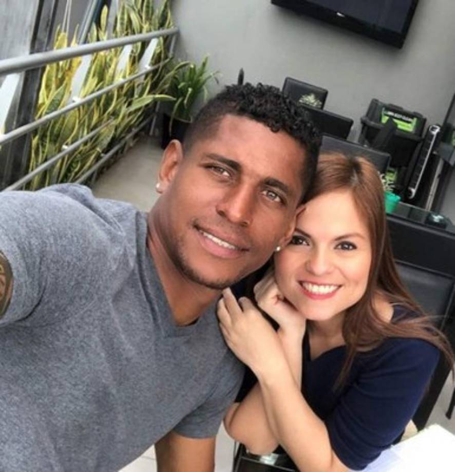 Otra de las cosas que molestó a Jorge Luis Pinto, fue cuando Carlo Costly pidió no ser convocado para un amistoso de la H ante Argentina ya que el atacante señaló que no podía debido a que su casa en Houston se había inundado. <br/>