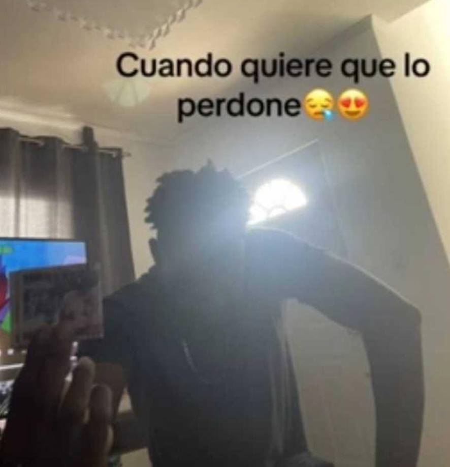 ”Cuando quiere que lo perdone”, escribió Elizabetth junto a una imagen en donde se ve a Benguché con dinero.