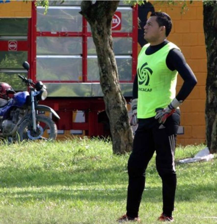 El portero colombiano Alejandro Velásquez está realizando una prueba con el Platense desde hace unos días y espera convencer al técnico Jairo Ríos.