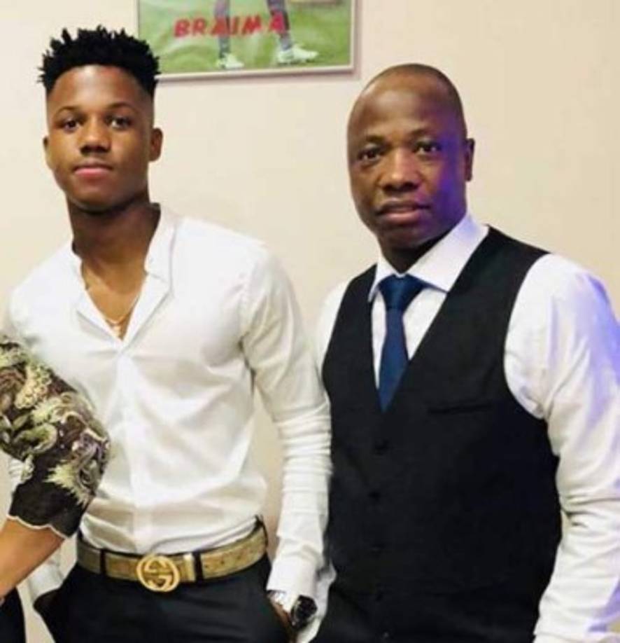 Bori Fati, el padre de Ansu, se mostró feliz tras ver a su hijo debutar con el FC Barcelona. 'Cuando me dijo que estaba convocado por Valverde me puse a llorar, mi mujer también. Cuando ha entrado al campo hemos dicho 'no puede ser', estábamos en una nube', confesó.