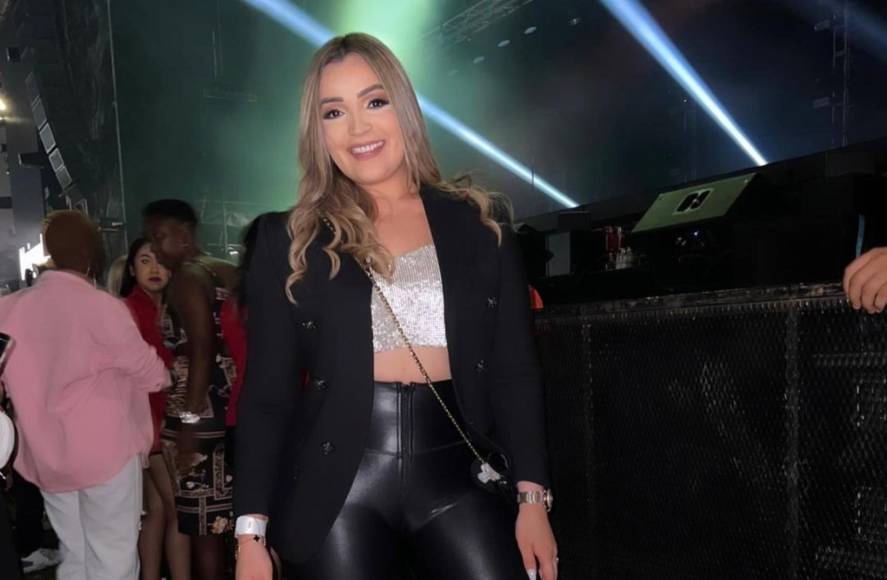 Esposa de un exjugador hondureño estuvo entre las chicas que presenció en directo el concierto que ofreció Romeo Santos la noche del sábado en Tegucigalpa.