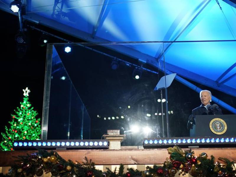 El presidente saliente de EEUU, Joe Biden, durante el encendido del árbol navideño en la Casa Blanca.