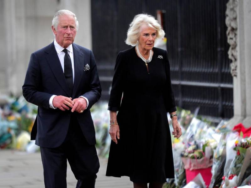 El rey Carlos III junto a su esposa, la nueva reina.
