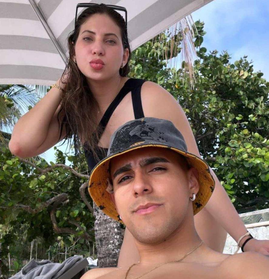 ”El Bicho” Palma y su esposa Annie escogieron a la bella isla de Roatán como el lugar para pasarla en la luna de miel.