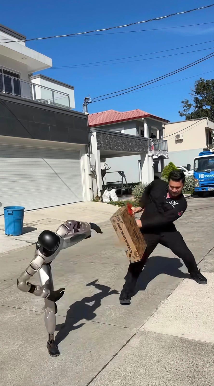 Piden oración por el tiktoker Hernán Martínez tras aparatoso accidente