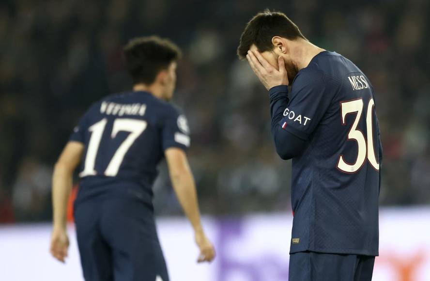 Lionel Messi se lamenta tras la derrota del PSG contra el Bayern Múnich.