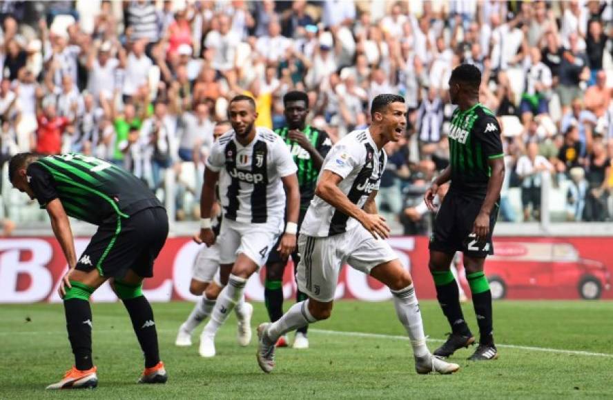 Cristiano Ronaldo corre a celebrar su primer gol con la Juventus. Foto AFP
