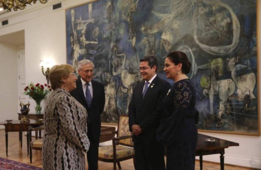 El presidente hondureño y la primera dama llegaron el pasado viernes a Chile, donde se reunieron con la presidenta saliente, Michelle Bachelet, en el palacio de la Moneda.