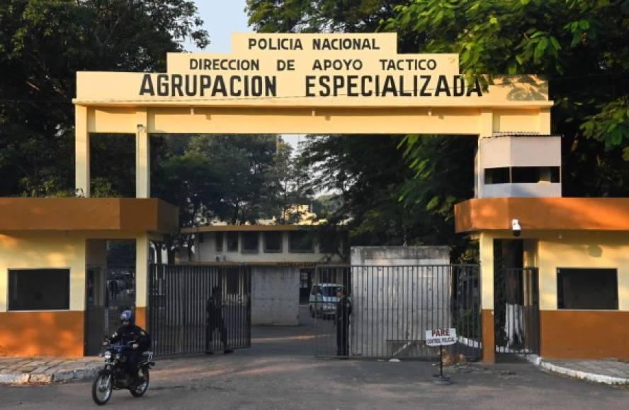 La Agrupación Especializada, una sede de la Policía Nacional, en Asunción, donde Ronaldinho y su hermano Roberto ya pasaron la primera noche (del viernes a sábado)
