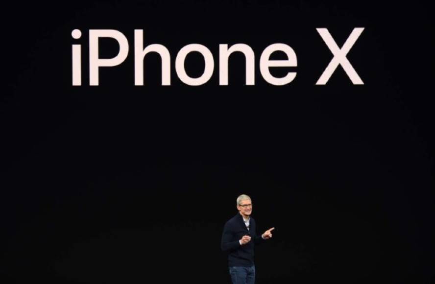 Tim Cook aseguró hoy que el primer modelo de iPhone supuso una revolución en la tecnología móvil y auguró que iPhone X marcará el camino en este campo para 'la próxima década'.