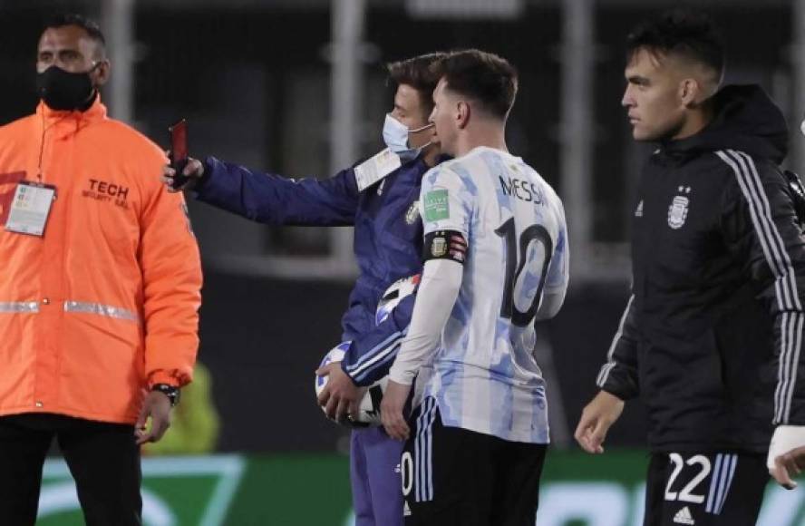 Un recogepelotas le pidió una selfie a Messi y éste no dudó en complacerlo.
