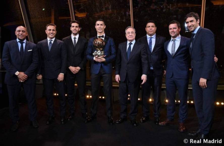 Los personajes que acompañaron a Cristiano: Roberto Carlos, Fabio Cannavaro, Kaká, Ronaldo, Michael Owen, Raúl González y Florentino Pérez.<br/><br/>