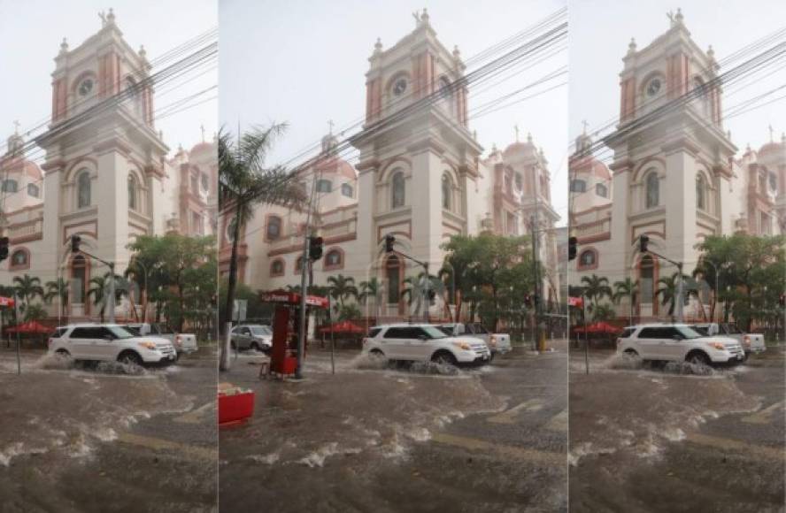 Lluvias a la altura de la intersección entre la tercera avenida y primera calle.