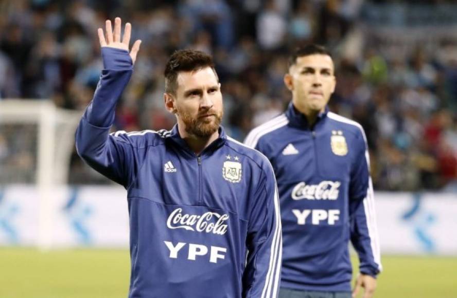 Lionel Messi fue la sensación del juego que se realizó en el estadio New Bloomfield, en Tel Aviv, Israel. El argentino llegó a perder el control al extremo de retarse a pelear con Cavani.