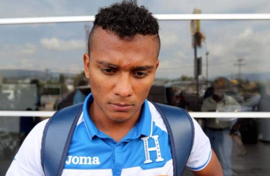 Ever Alvarado: Es una de las novedades en el 11 titular de Honduras ante Chile. El jugador del Olimpia será el lateral por la banda izquierda, reemplazará a Emilio Izaguirre.