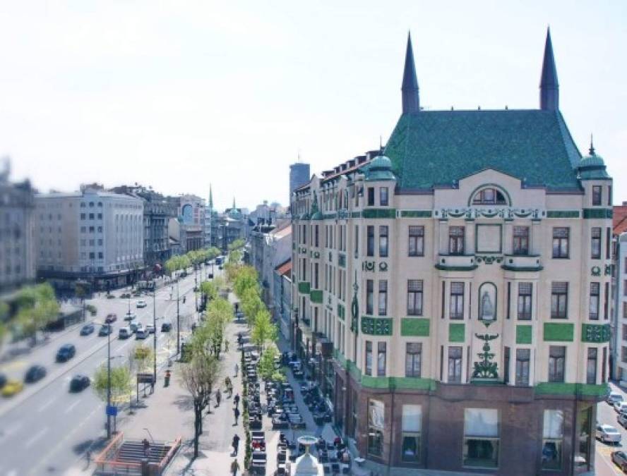 Belgrado, Serbia: Es conocida como la ciudad blanca, en ella puede conocer los edificios más emblemáticos, museos, palacios y mucho más. Belgrado tiene un clima continental moderado. Se caracteriza por tener temperaturas suaves durante el verano e inviernos muy fríos. <br/>Belgrado es una ciudad antigua, llena de historia, pero también del espíritu religioso, aunque el exterior parece que inclina hacia moderno. <br/><br/>Si le gusta la vida nocturna también cuenta con una serie de opciones para divertirse.