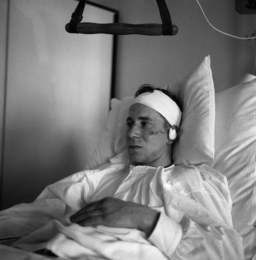 Bobby Charlton sobrevivió al fatídico accidente en 1958 en el que murieron ocho de sus compañeros de equipo.