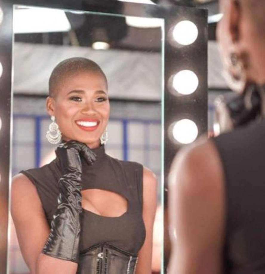 La bella dominicana se quedó fascinada de las hermosas playas de Roatán, la comida y la hospitalidad que le brindaron.