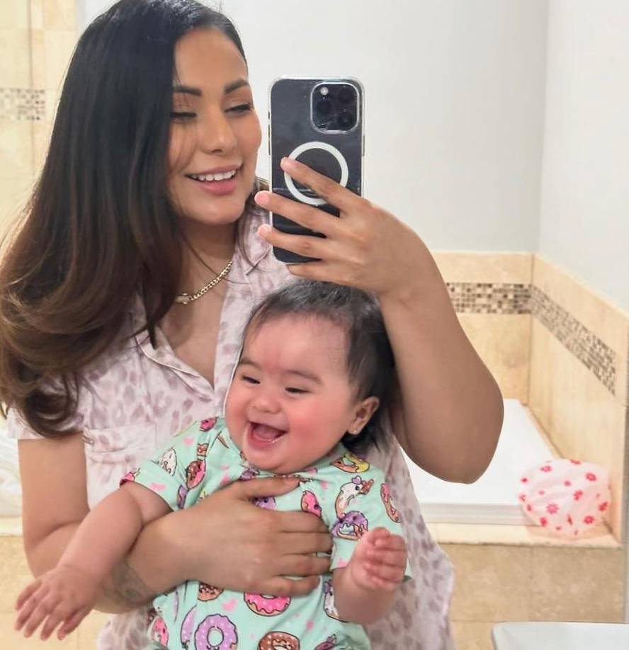 Elsa expresó su alegría en redes sociales, manifestando su felicidad porque su hija está siendo guiada en los caminos de Dios, con el propósito de que crezca con temor y respeto hacia Él.