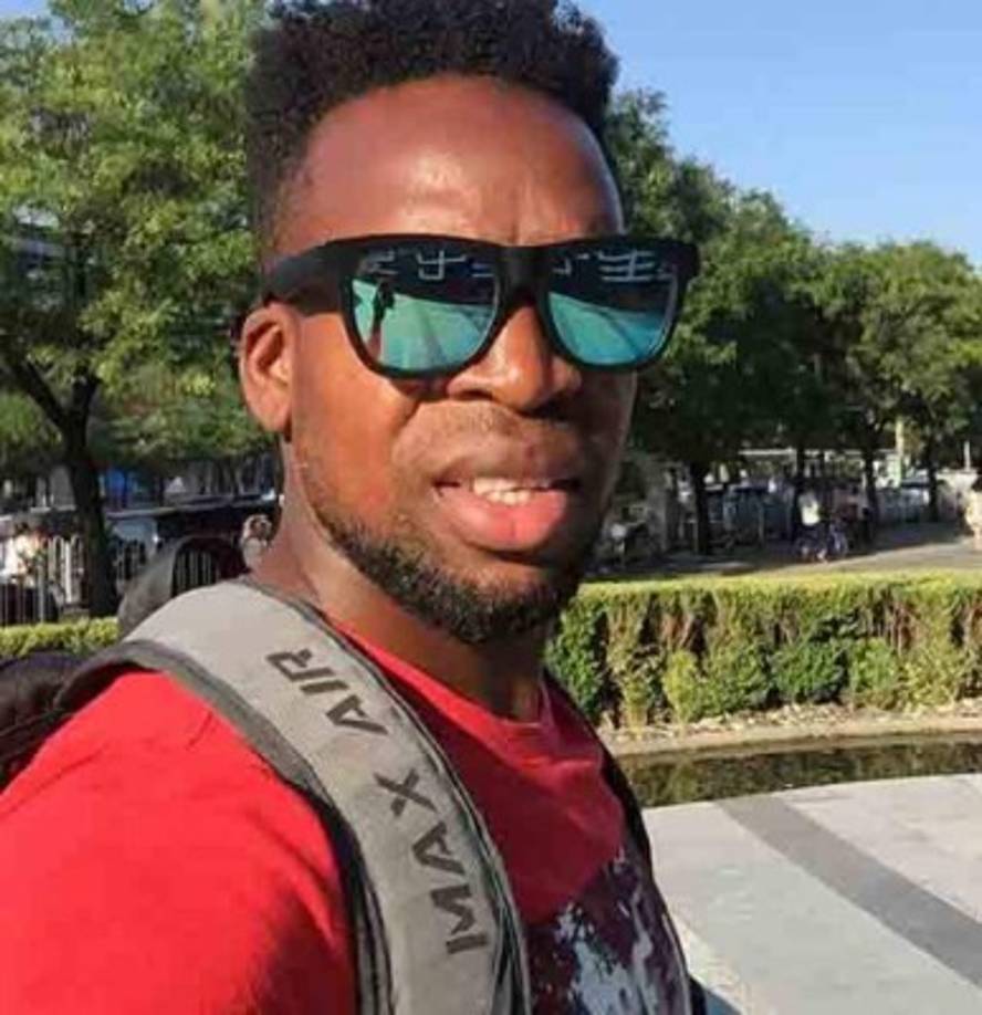 Walter Martínez: El exdelantero hondureño se retiró de las canchas y partió a Estados Unidos; está dando sus primeros pasos como entrenador ya que le da clases a unos niños.