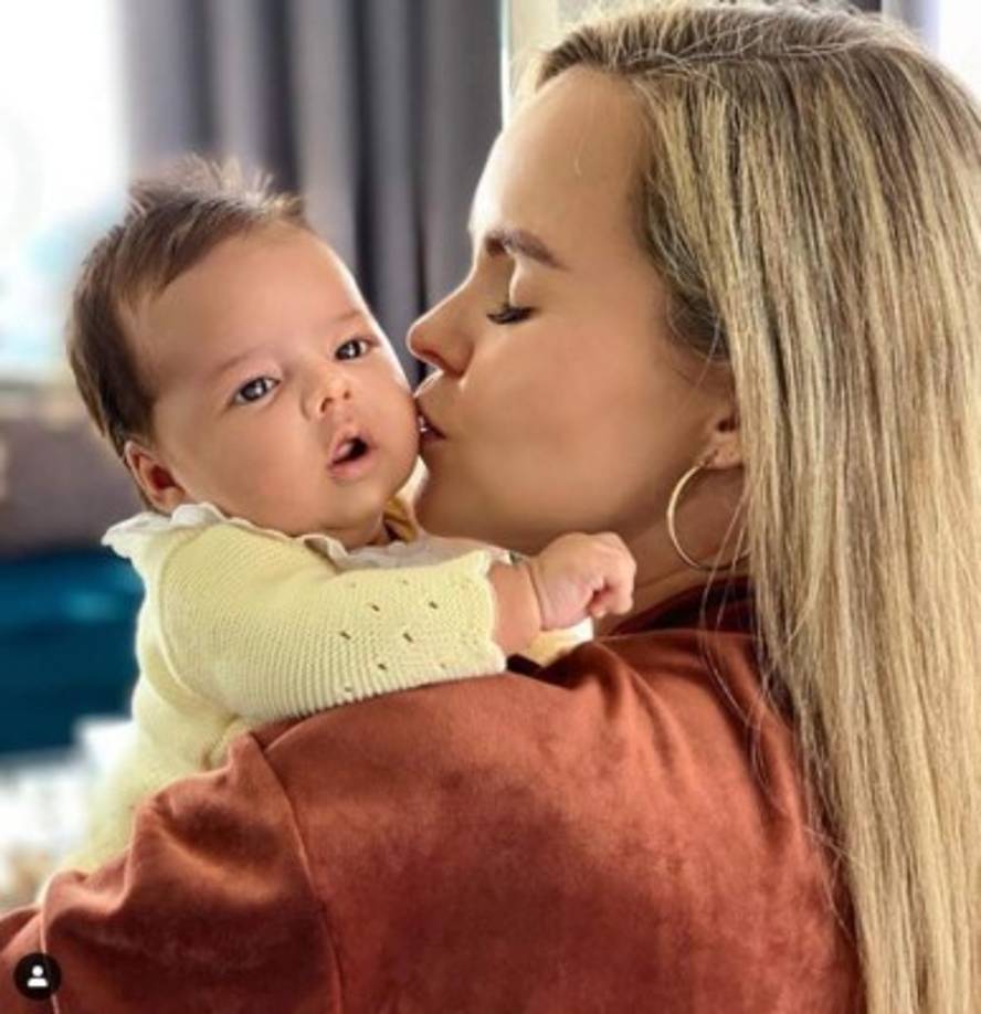 Así lucía el bebé Cristobal a solo unos pocos días de nacido, para ese momento los comentarios no eran tan agresivos.