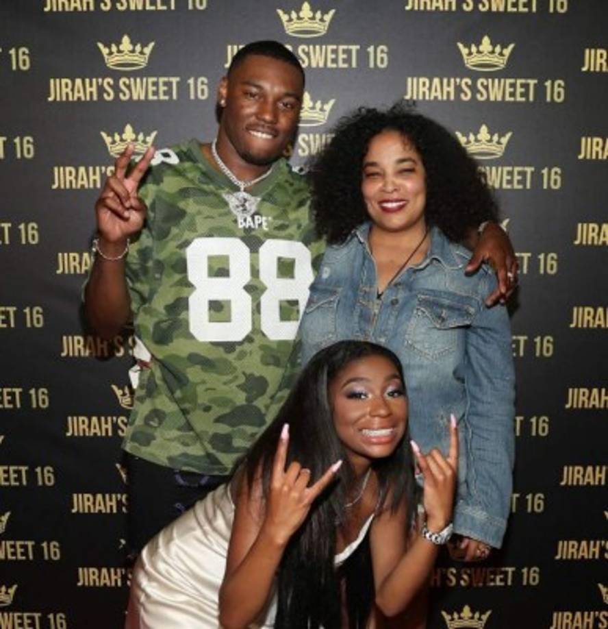 Josie y Mayweather tuvieron tres hijos juntos. Koraun Mayweather, Zion Mayweather y Jirah Mayweather.