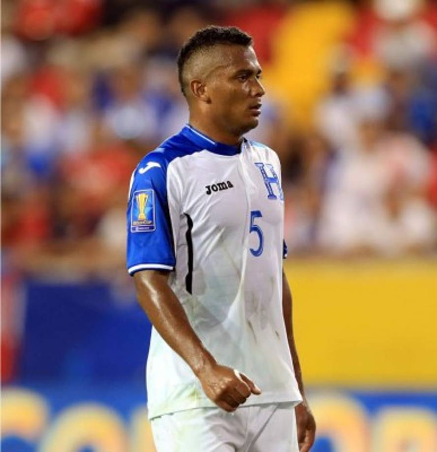 Ever Alvarado es un lateral izquierdo que juega en el Olimpia y ya jugó en la Selección de Honduras en la hexagonal de la Concacaf.