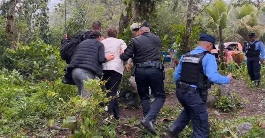 La cantidad de dinero que Xiomara Castro entregó por daños a milpa donde aterrizó