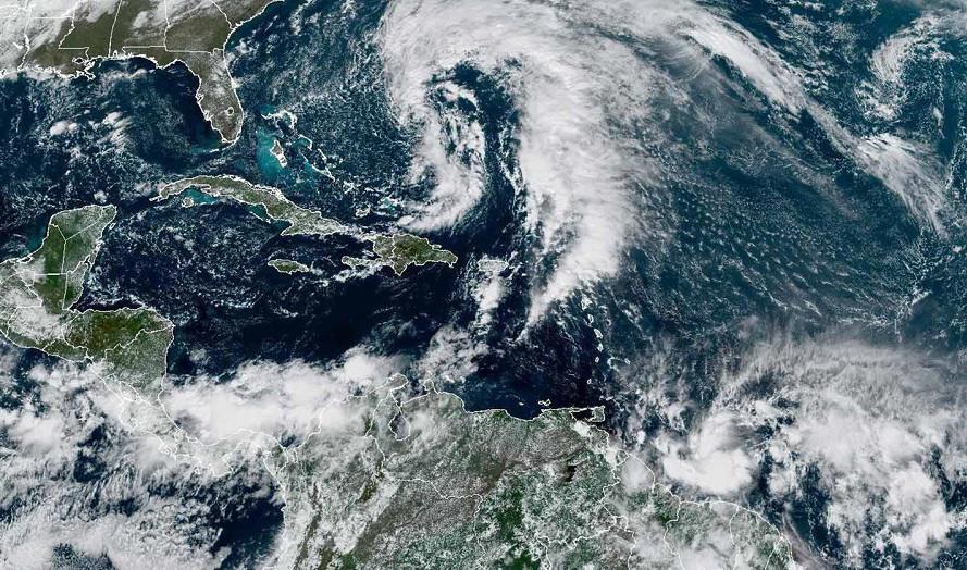 La tormenta Nicole se fortalece en su ruta hacia las Bahamas y Florida